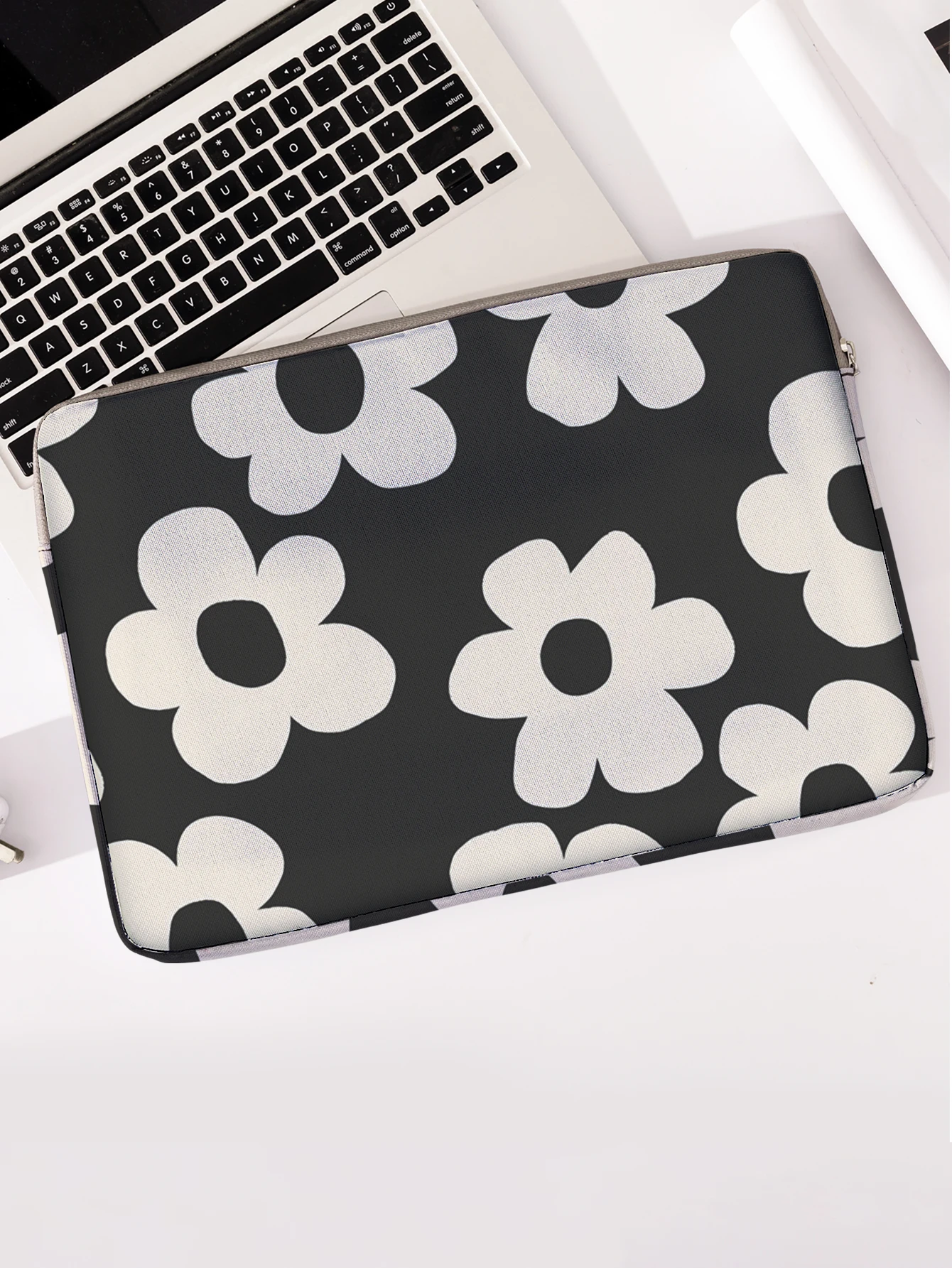 Large White Flower Black Background Print Laptop Sleeve Bag For 14 Inch Notebook Computer