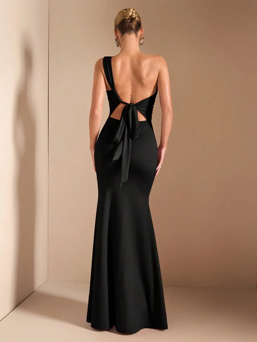 

Черное асимметричное платье макси на одно плечо с открытой спиной для вечернего мероприятия