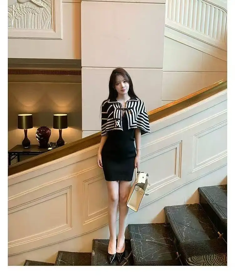 Real shot 2025 New Designer High-End Cape Cloak for Women, Niche Short Petite-Friendly Outerwear, Stylish Spring Autumn Jacket w