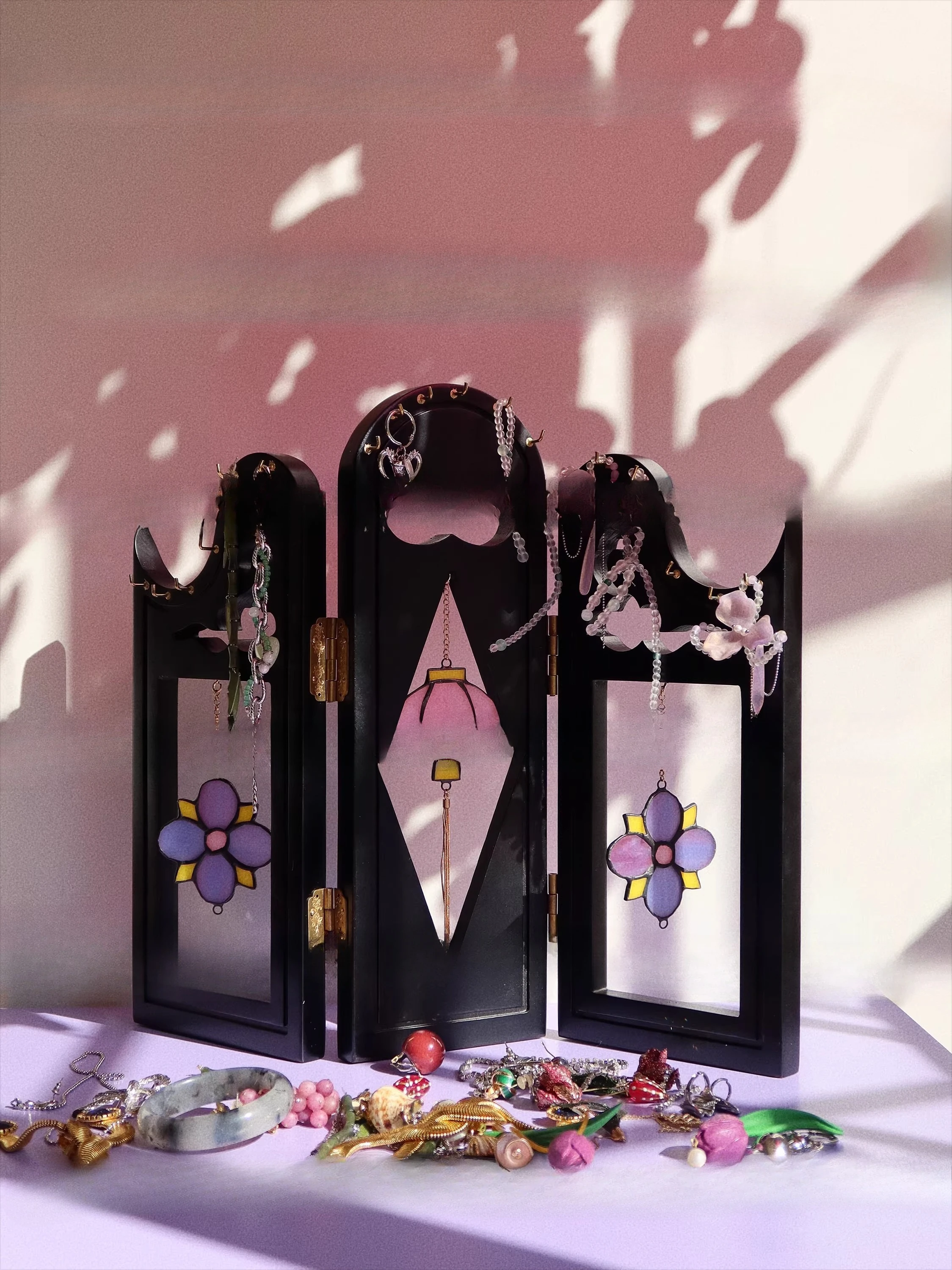 Solid wood folding, jewelry hanging storage necklace, earrings, pen holder.