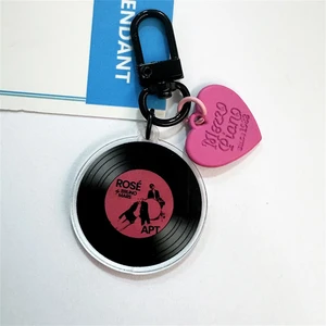 2pcs/set kpopアイドルローズニューアルバムaptアクリルCDキーチェーンインスタイルバックパックペンダントケトリングファンギフトコレクション 12ベストセールスKPOPバラ-2