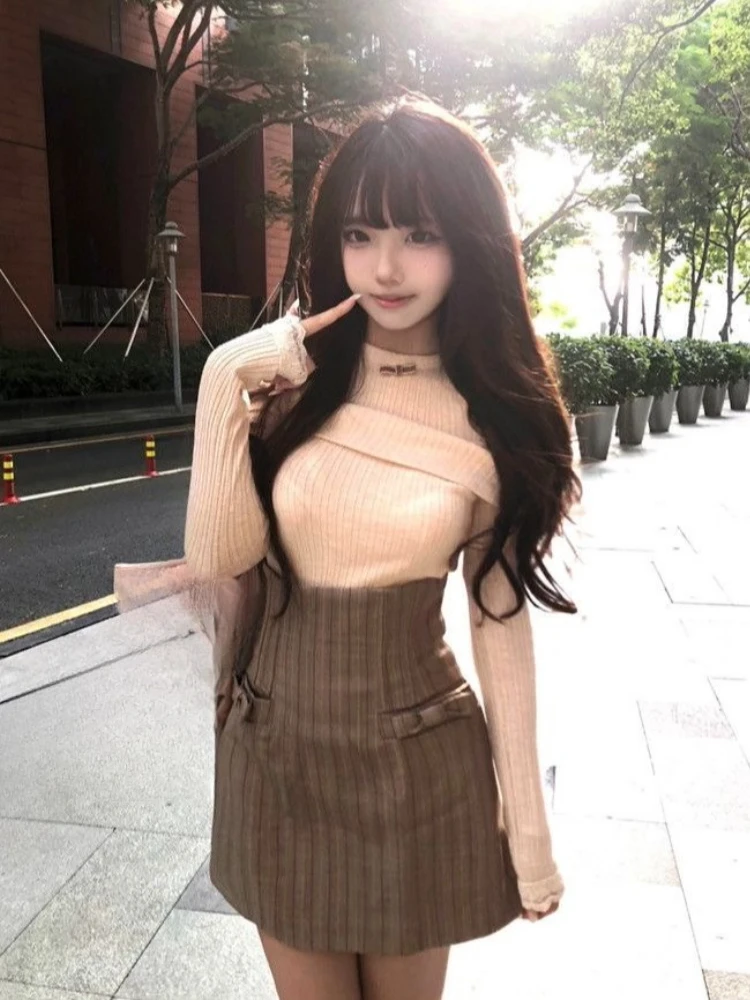 Vintage Sweet Women's 2 Piece Set Knit Off Shoulder Top + High Waist Striped Mini Skirt Aesthetic Retro Y2K Casual Party Outfits:Zestaw damski w stylu vintage, słodki, dwuczęściowy: dzianinowa bluzka z odkrytymi ramionami + spódniczka mini w paski z wysokim stanem, estetyczny, retro, Y2K, na co dzień, na imprezę.