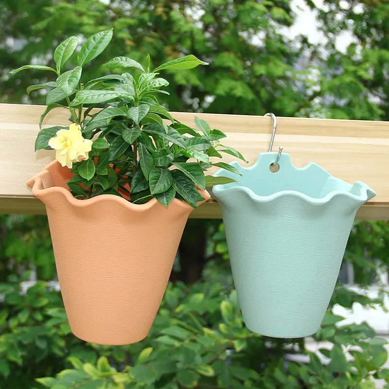 

1pc Plastic Flowerpot Wall Mounted Flowerpot Balcony Railing Creative Hanging Basin Indoor Outdoor Flower Pot Plant Accessories