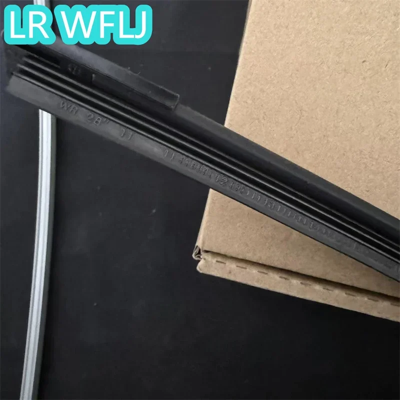 The front wiper is suitable for Discovery 5 17-22 Range Rover Sport Range Rover Executive LR106593 LR083271 LR083272