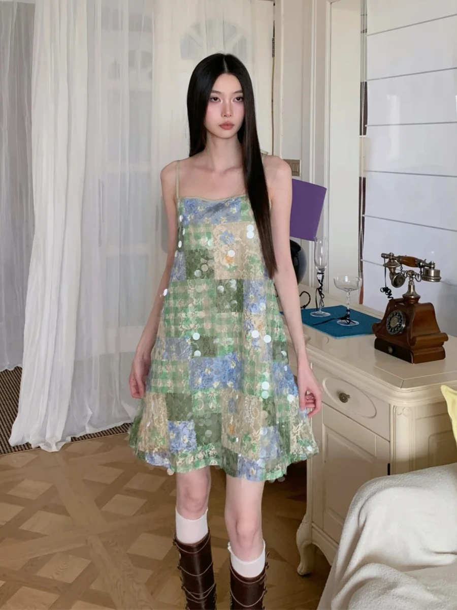 ชุดเดรสสลิปลายสก๊อตสีเขียวประดับกลิตเตอร์และเลื่อมสำหรับผู้หญิง ชุดเดรสทรงเอไลน์สั้นสำหรับใส่ในฤดูร้อน ชุดเดรสวันเกิดสุดหรู ปี 2025