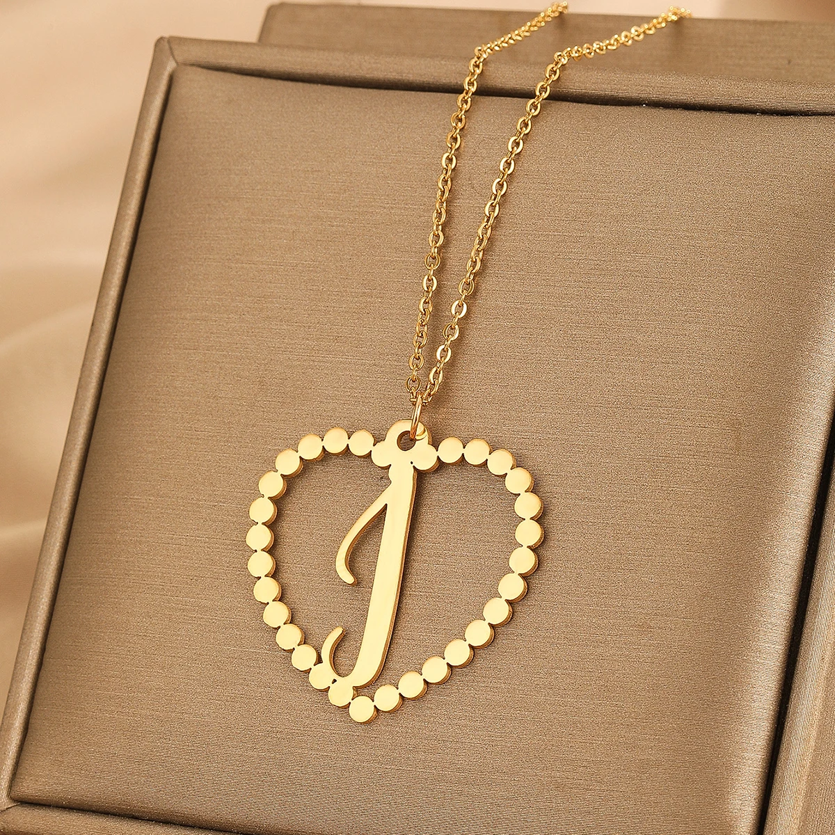 Kinitial Dainty 26 A-Z Letters Love Heart Pendant Necklace For Women Intial Name Stainless Steel Necklace Valentine\'s Day Gift