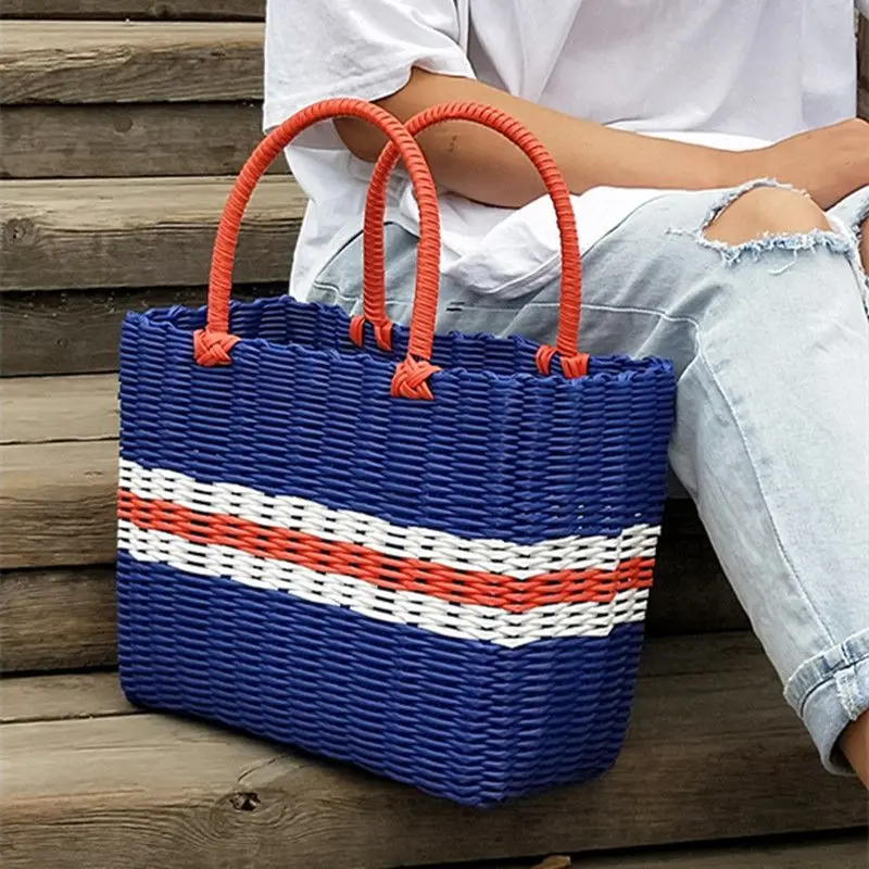 Picnic con cestino portaoggetti portatile per bagno rosso in plastica intrecciata in rattan