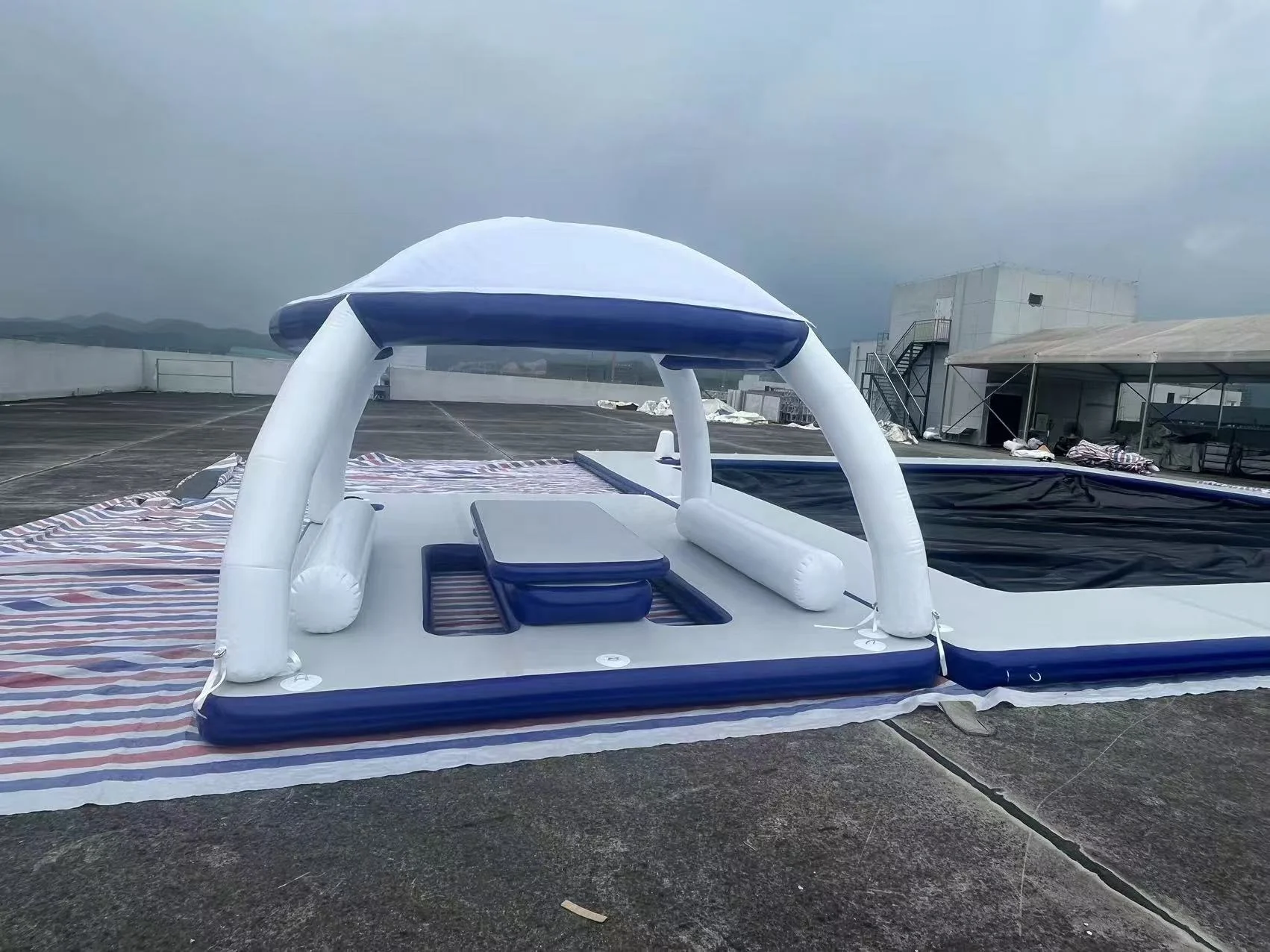 2025 New Outdoor Tents Inflatable Floating Platform Tow Able Water Mat With Inflatable Tent for Yacht Boat