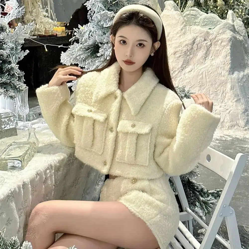 

Two-Piece Set Small Fragrant Lamb Plush Quilted Jacket High-Waisted Shorts Women Winter New Fashion Long-Sleeved Suit