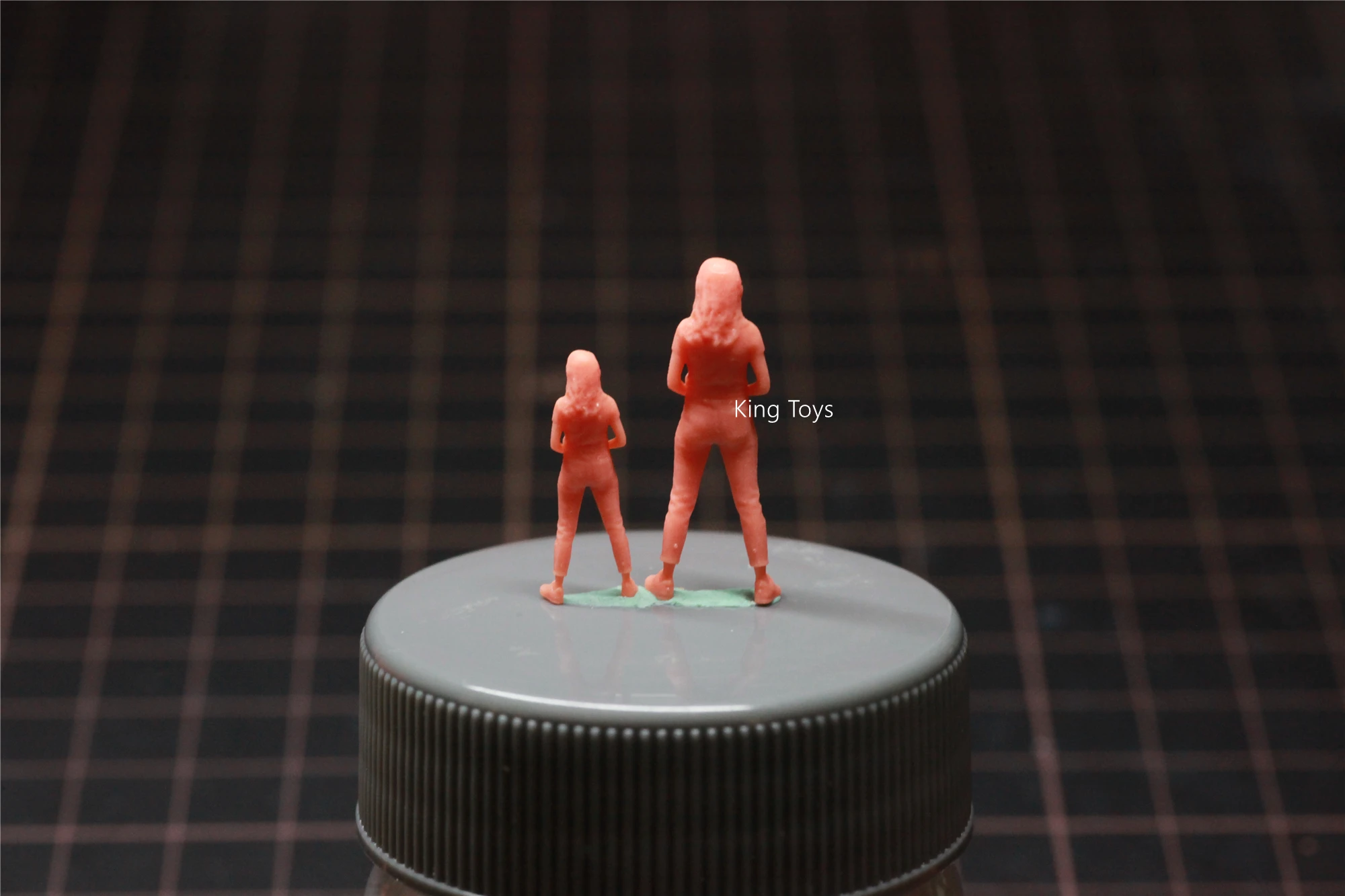 King Toys 1/64 1/87 1/43 Figurines Scale Model Resin Casuals Girl Dioramas Diecast Miniature Collection