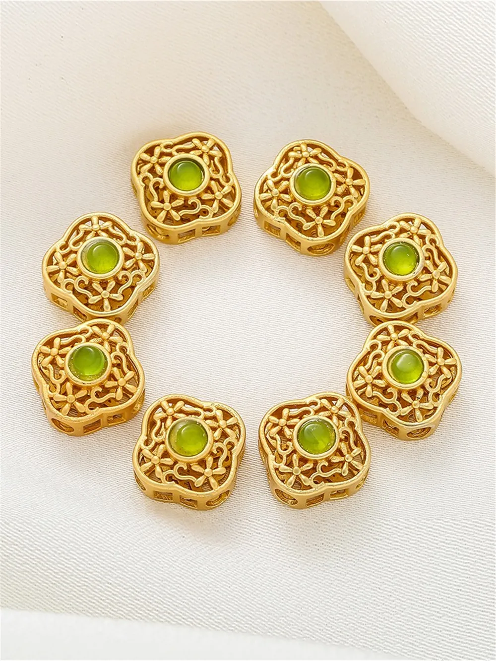 Areia Ouro Oco Incrustado Zircão Verde Praça Bead, Handmade Contas Soltas, Pulseira e Colar, DIY Acessórios de Jóias