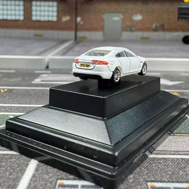 Schaal 1:148 Jaguar XF Wit Simulatie Legering Automodel Statische Display Collectible Toy Gift Souvenir Decoratie
