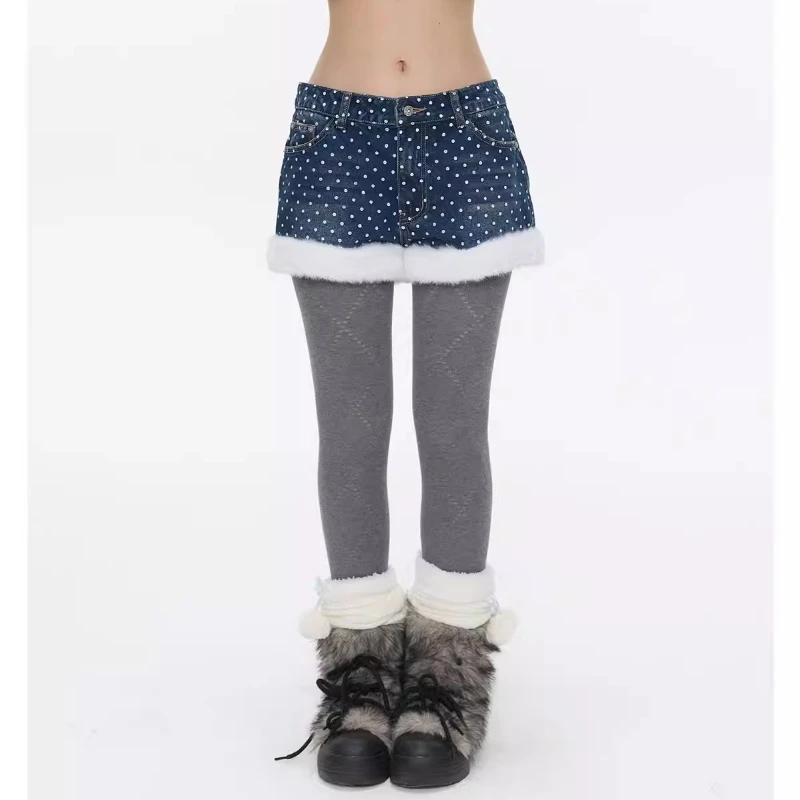 Jeans da donna con giunture foderate in pile a vita alta blu dal design vintage 2025 Autunno Inverno Nuovi pantaloncini di jeans ispessiti caldi da donna