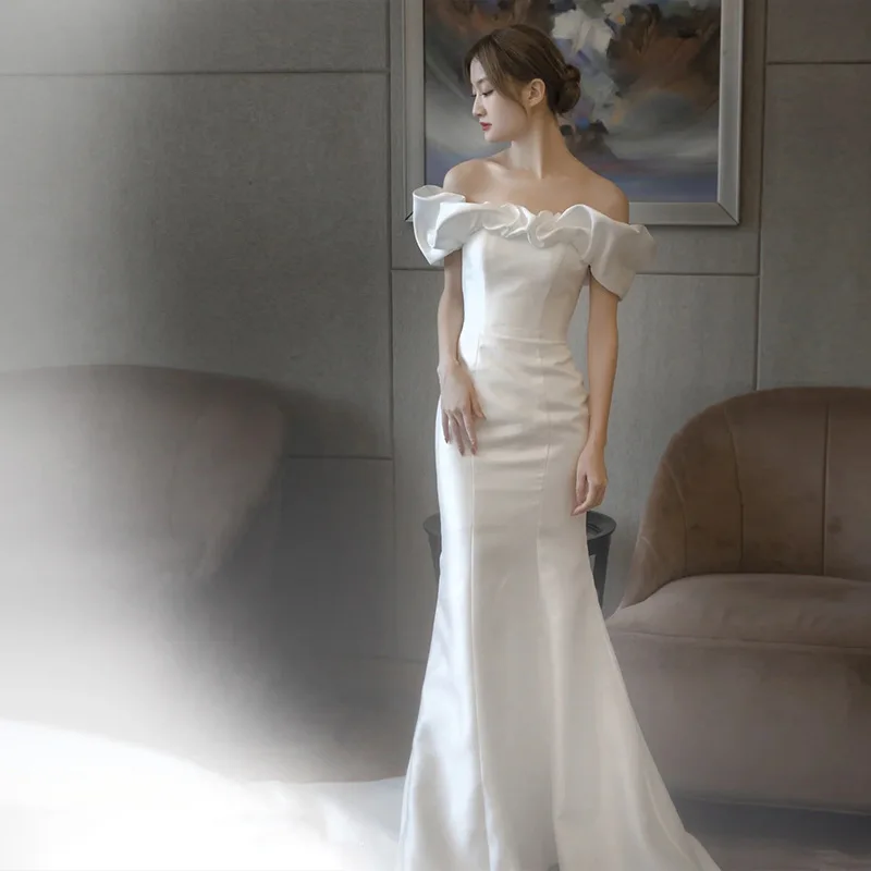 One-word shoulder wedding dress 2025 new bridal temperament waist fish tail thin satin welcome door veil