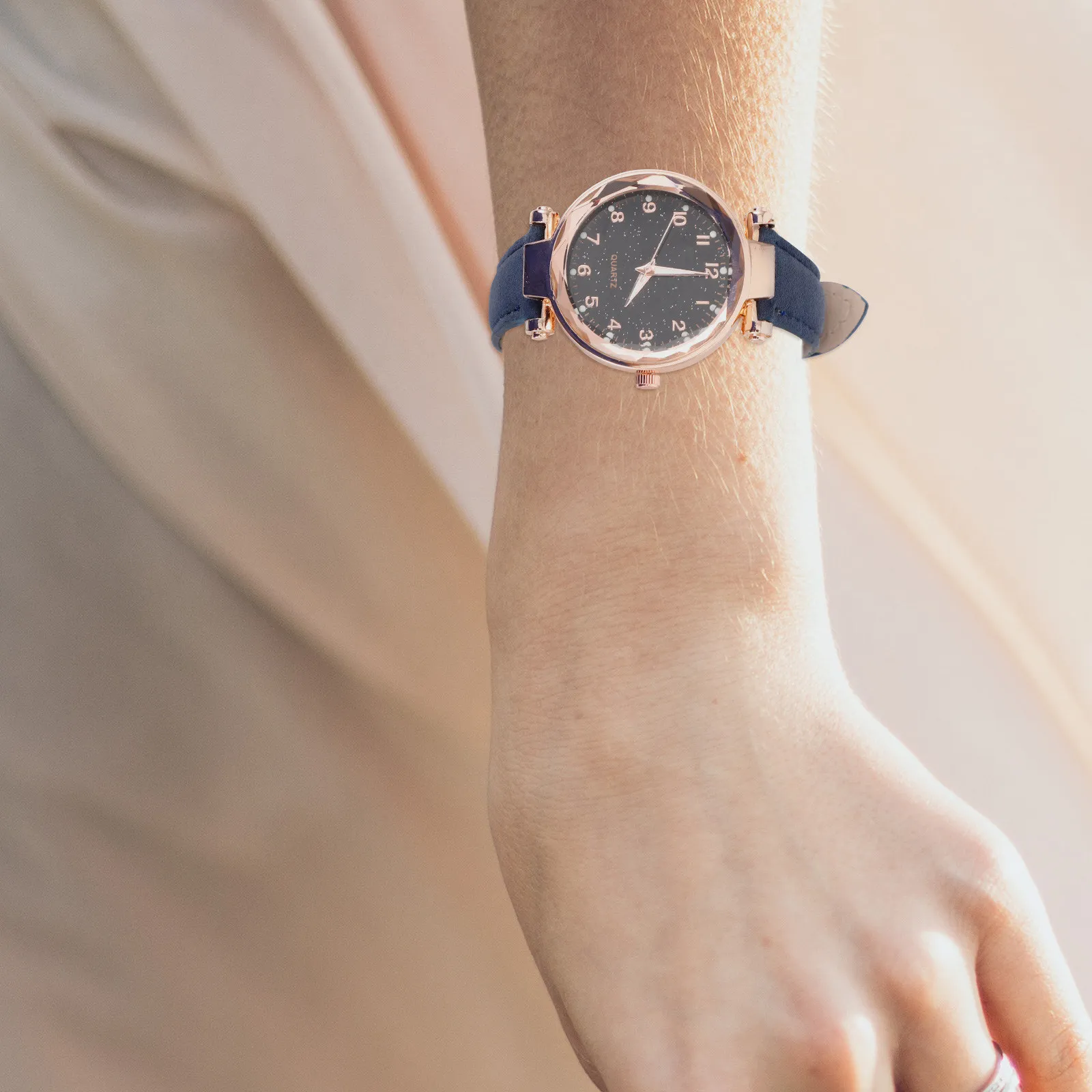 Women Luminous Retro Quartz Watch Starry Sky Rhinestone Strap Comfortable Wristwatch Women Quartz Watch