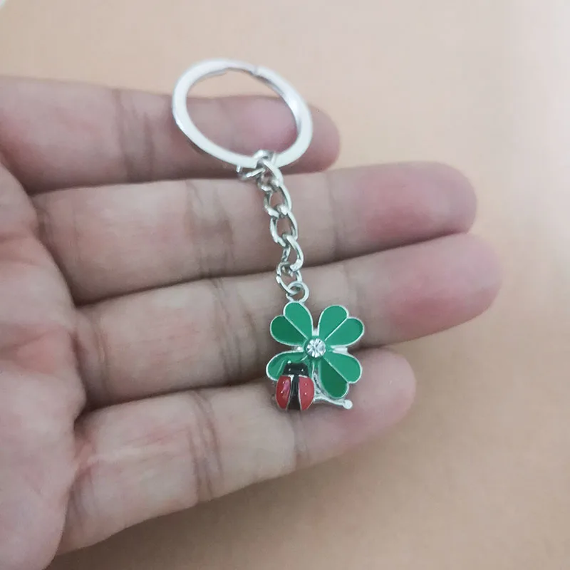 10 Teile/los Emaille Vierblättriges Kleeblatt Marienkäfer Schlüsselanhänger Großhandel Legierung Metall Anhänger Charms Mode Schlüsselbund Schlüsselanhänger Schmuck – Detail 3
