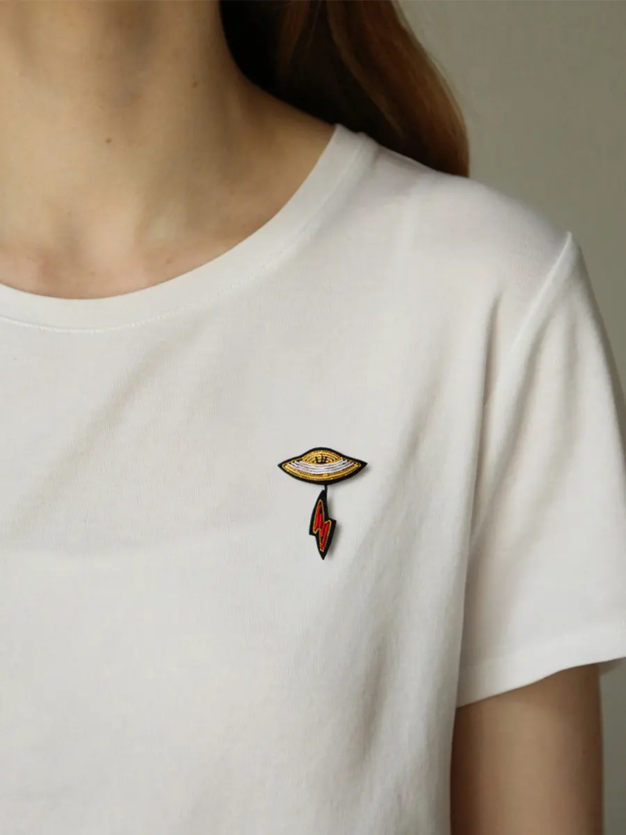 

Брошь ручной работы с вышивкой космического корабля, изысканная булавка, нишевый модный аксессуар для одежды, шапок и сумок