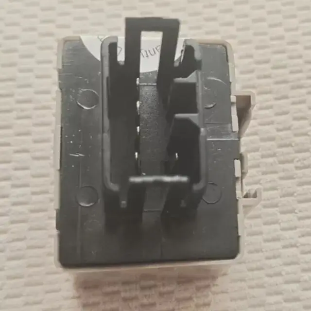 F3-3735100 Steering relay Flash relay for BYD F3 G3 L3