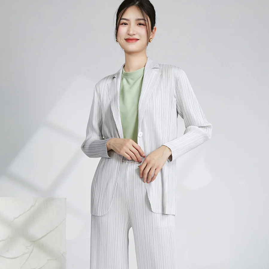 Women's Spring and Autumn Outerwear, Fashionable Pleated Loose Fit, Elegant Commuting and Casual Blazer, Versatile