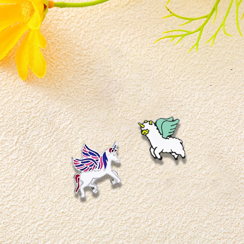 

Horse Unicorn Icons Brooches Badges on Backpack Animal Style Clothes Denim jewelry Accessories Enamel Pins Cartoon Pin Kids Gift