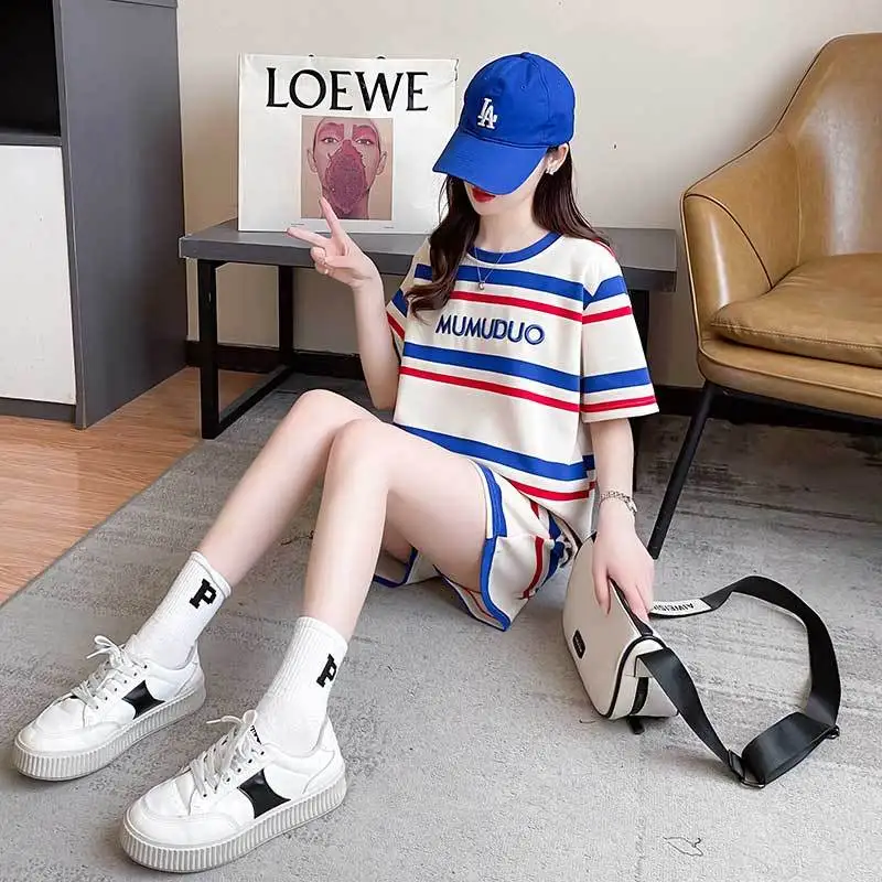 

여성골프복 Fashion Sports Stripe Sports Set Women's 2024 Summer New Korean Brand Short sleeved Two piece Set Short sleeved Top 골프 바지