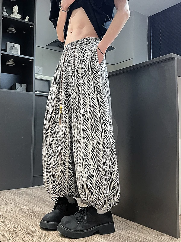 

Свободный крой, мужские летние тонкие повседневные брюки с принтом из ледяного шелка, брюки-фонарики, широкие драпированные брюки, модные повседневные брюки