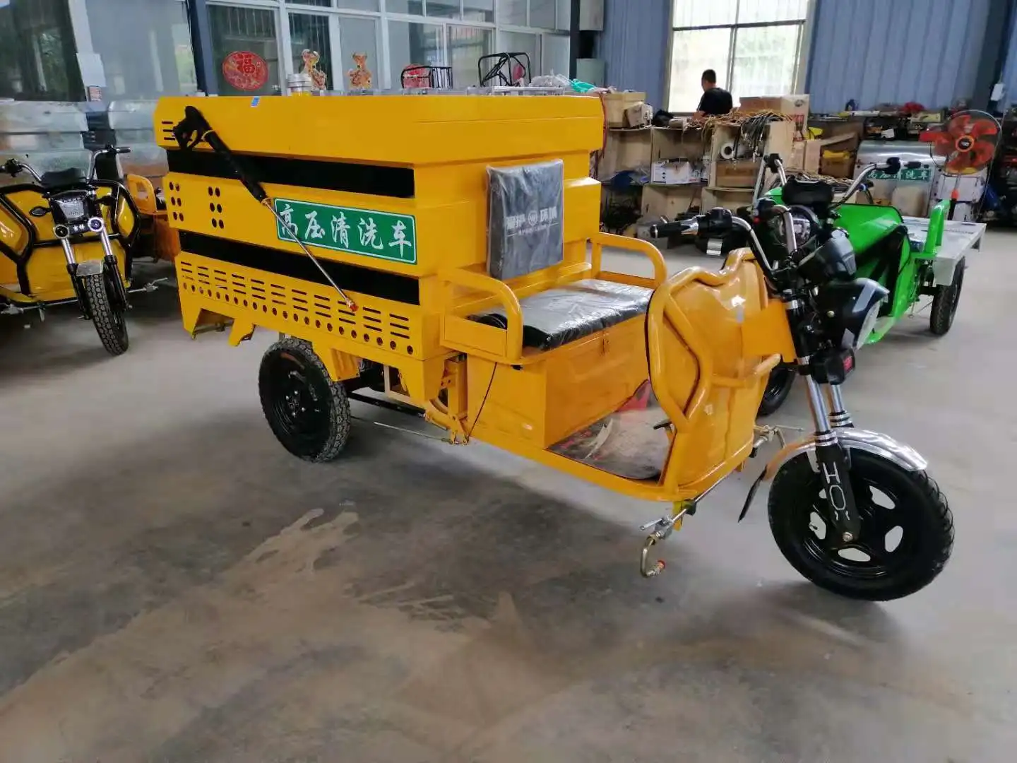 2025 Veicolo elettrico per pulizia ad alta pressione a tre ruote elettrico di alta qualità