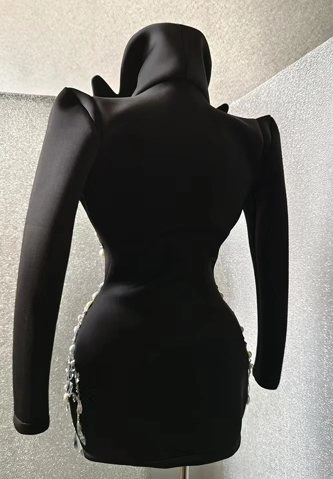 Vestido de ombro em pé brincalhão cravejado diamante negro, cintura de manga comprida V profundo, elegante sexy vestido fino ultra curto