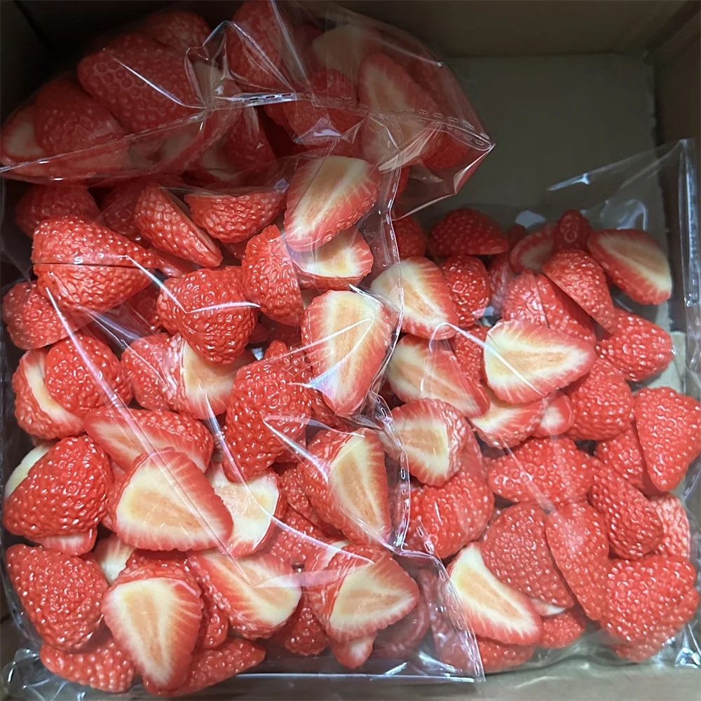 

PVC Hard Fruit Accessory Half of the Wntire Strawberry UV Print Pulp Transverse Texture Bluk Video ASMR Sound Props 1.6INCH DIY