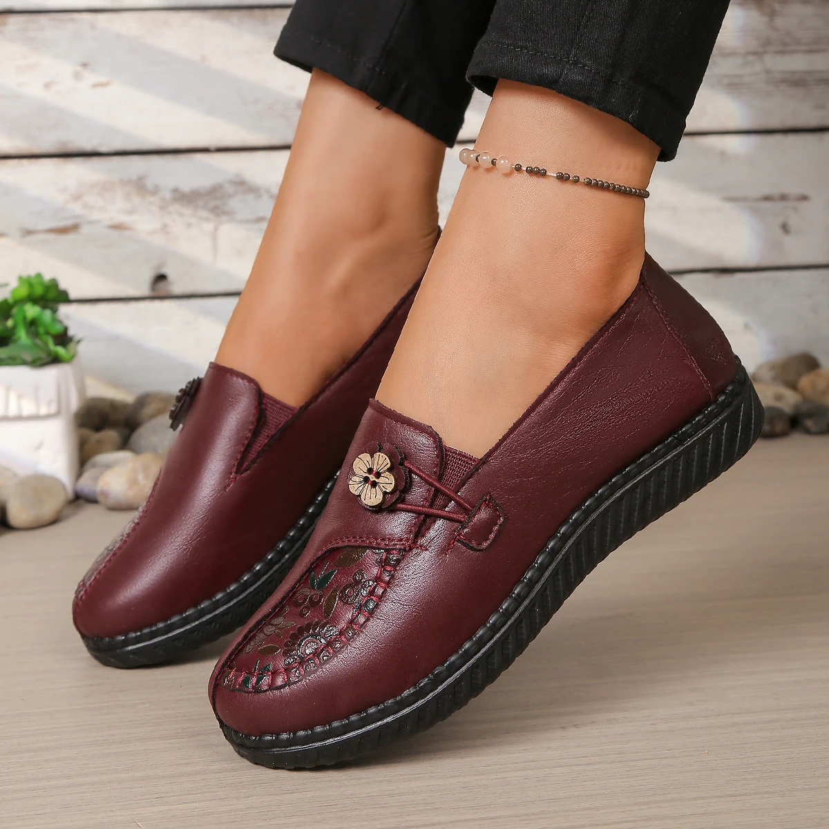 

Women's Floral Embossed Leather Loafers, Slip-On Non-slip Comfort Flats,Soft Sole Walking Shoes with Flower Decor, Drop Shipping