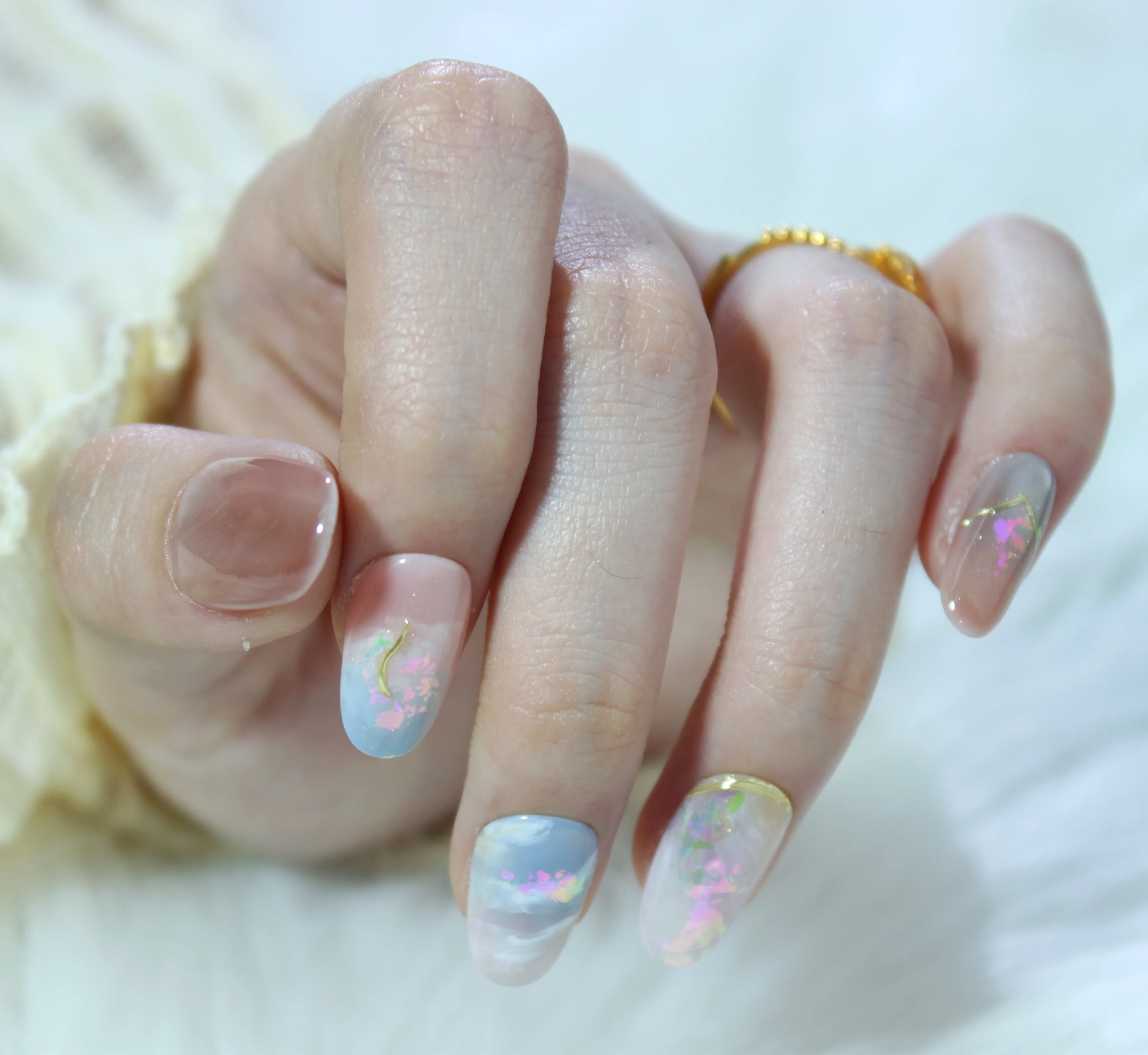 10 pezzi glitter cat eye corto ovale fatto a mano unghie finte rosa sfocato con motivo dorato stampa sull'unghia copertura completa manicure indossabile