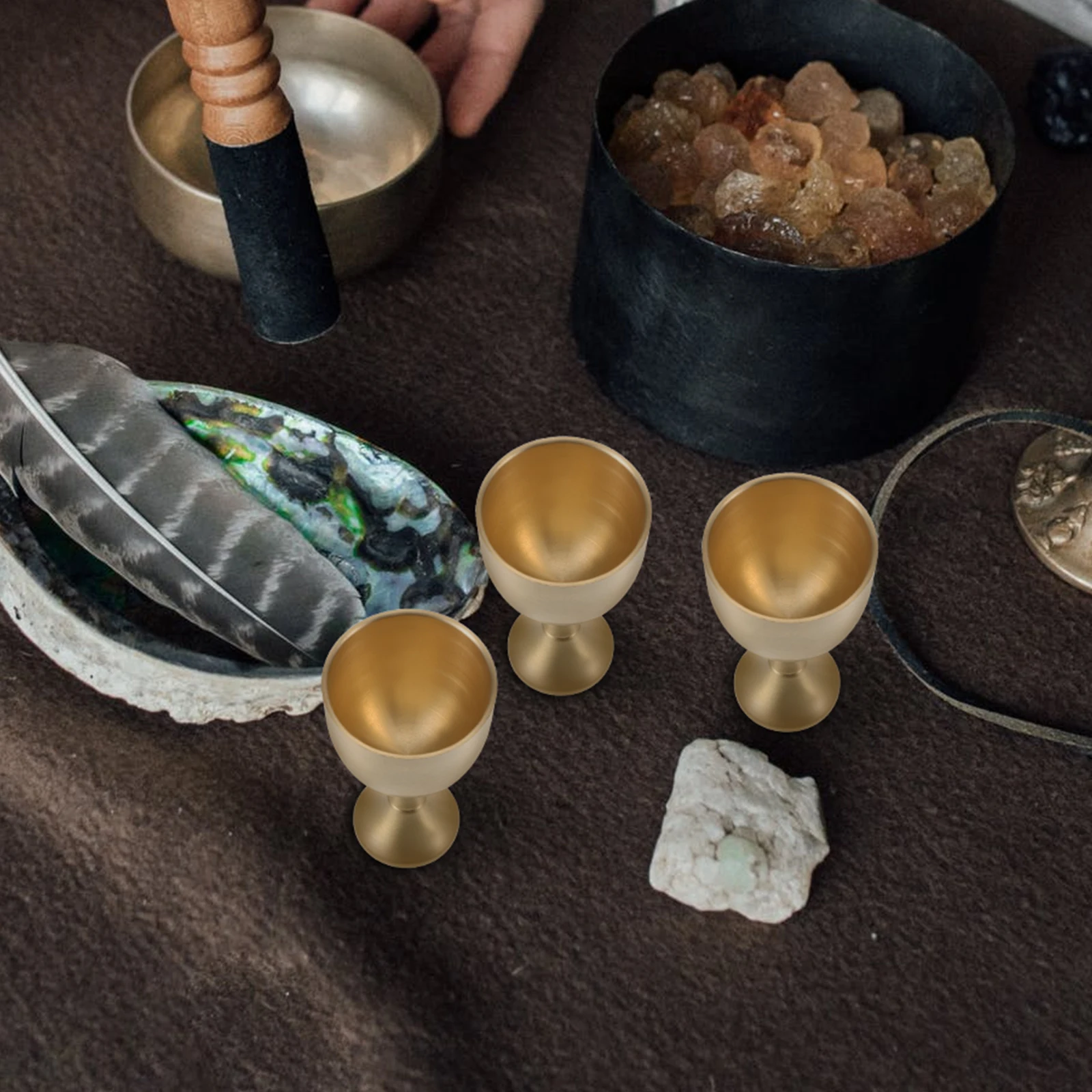 

Retro Bronze Vintage Goblet Worship Cup Square Brass Golden Household Temple Metal Liquor Sacrifice Spirits Offering Holy Water