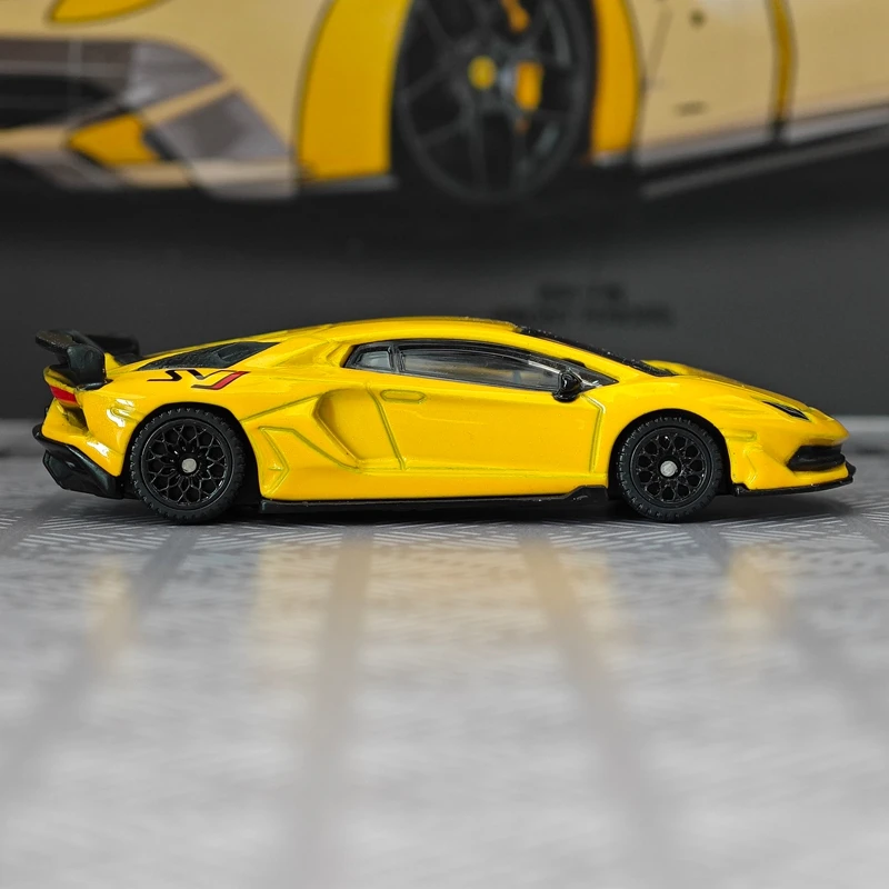 CCA 1:64 Simulation Lamborghini SVJ Alloy Car Model Mini Car Suspension Sliding Car Ornament Collection Gift