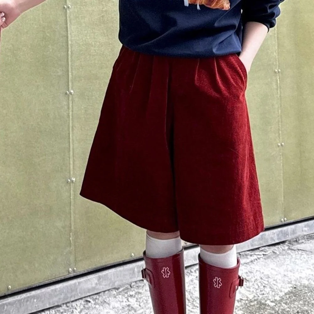 سراويل قصيرة حمراء كبيرة الحجم على الموضة الصينية الراقية سراويل فضفاضة ورقيقة سراويل خريفية للنساء