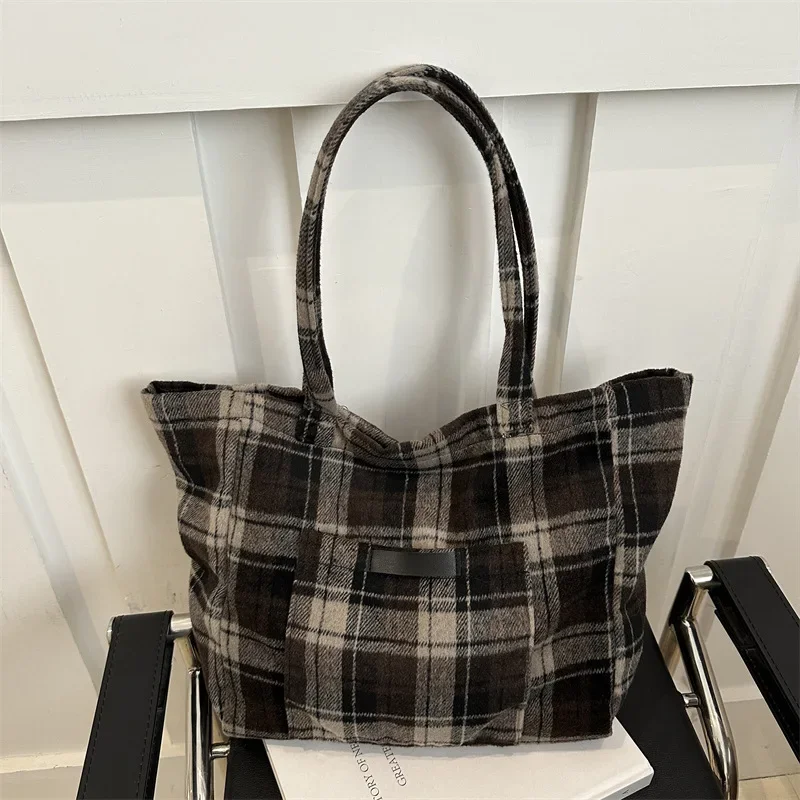 Personalized plaid casual commuter shoulder bag fashionable retro tote bag