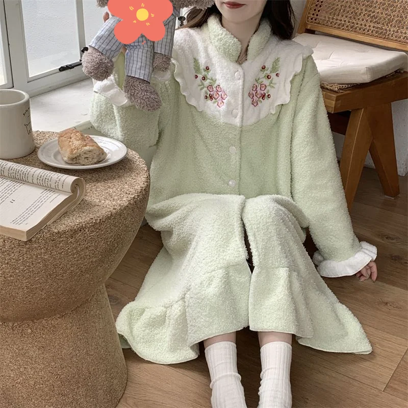 

Ночная рубашка из кораллового флиса, женские пижамы, осенне-зимняя утепленная фланель, корейская версия, теплая одежда для сна в стиле ретро для девочек, домашняя одежда