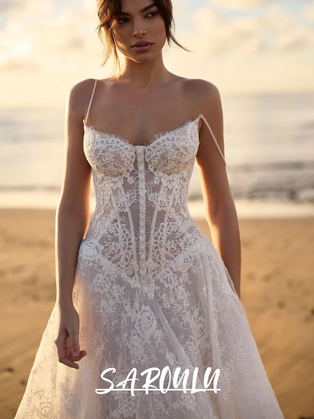 

Dreamy Fully Lace A Line Wedding Dress Romantic Appliques Fashionable Thin Straps Beach Customized Gorgeous Bridal Gown