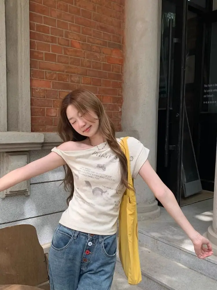 2026 American Spicy Girl Print Short Sleeved T-shirt Women Summer Design Sense Irregular Off Shoulder Short Top