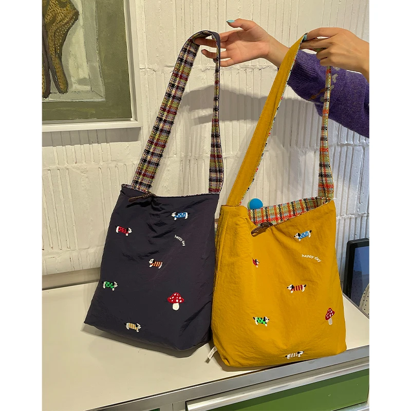 ELFSACK 2025 Winter New Arrivals Basic Drawstring Multi Color Checkered Shoulder Bag For Woman