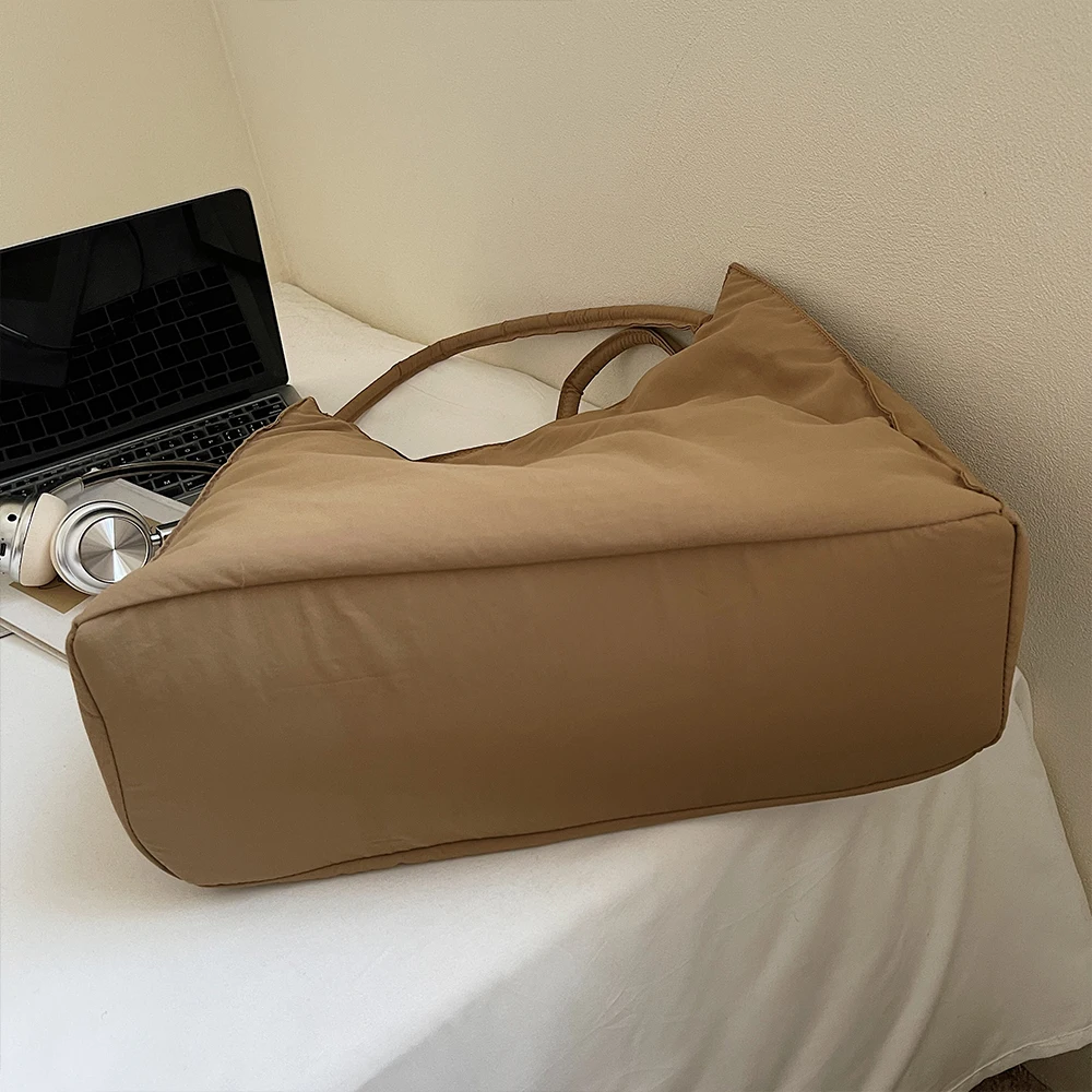 กระเป๋าจีบขั้นสูงสำหรับผู้หญิง ทันสมัย ​​น้ำหนักเบา อเนกประสงค์ กระเป๋าสะพายไหล่เดี่ยวความจุขนาดใหญ่สำหรับเดินทาง