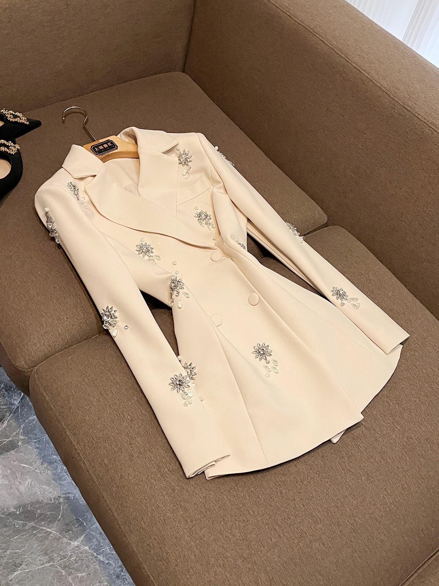 

Slim Fit High End Suit Jacket 2026 New Style Double Breasted Waist Cinching Diamond Decoration Business Casual Women's Coat