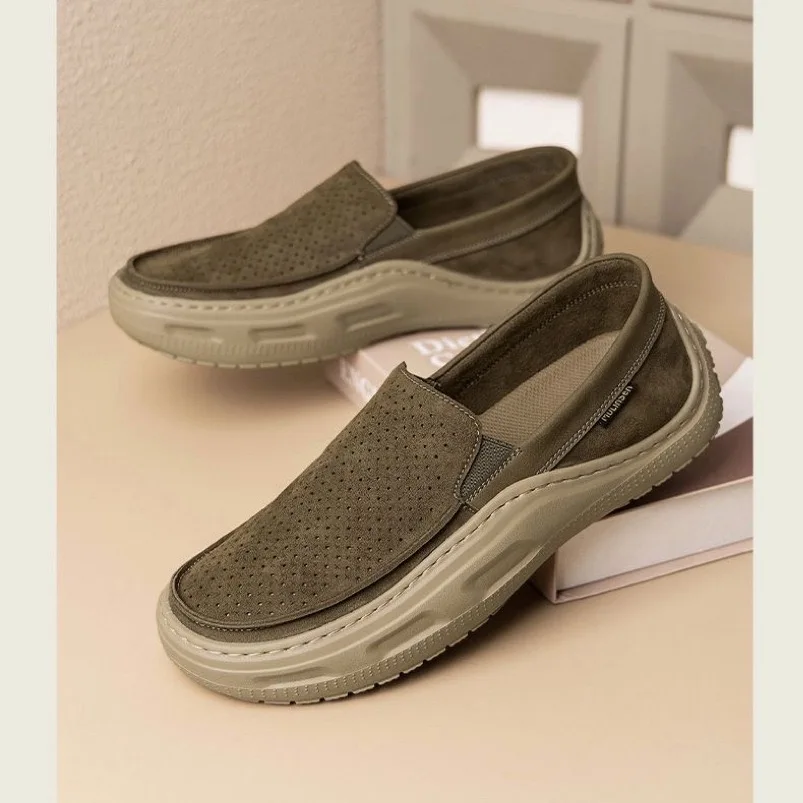 2026 Spring and summer new men's loafers, fashionable and versatile sports and leisure shoes, breathable perforated bean shoes