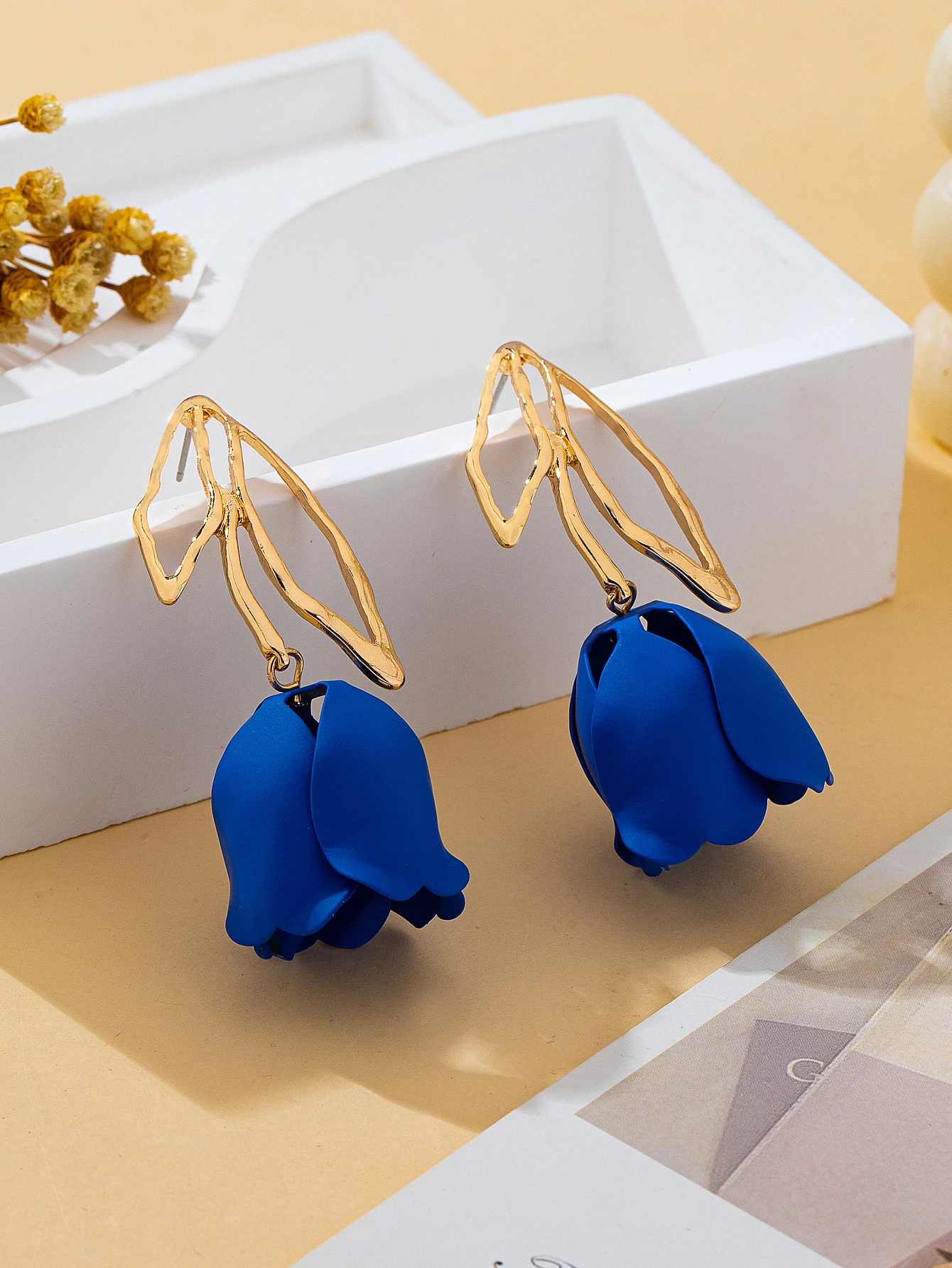 Matte Klein Blue Tulip Earrings for Women Irregular Twisted Metal Frame Vintage Long Earrings with Small Flower Design