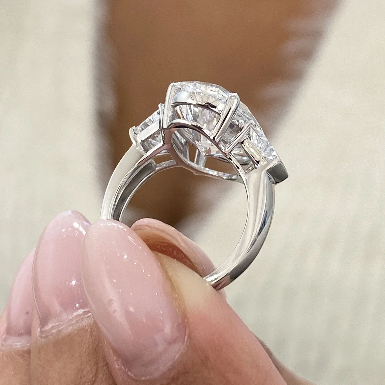 Lab Grown Diamond Engagement Ring Platinum 950 Oval Cut DEF VS-VVS Clarity 7Ct Main Stone 3 Stones Wedding Rings For Lady IGI