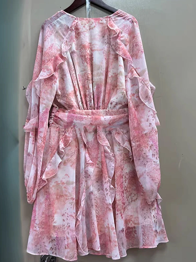 Abito da donna a pieghe in vita stretta con scollo a V stampato geometrico vintage primavera 2025, gonna gonfia ampia multistrato con bordo dell'orecchio nero