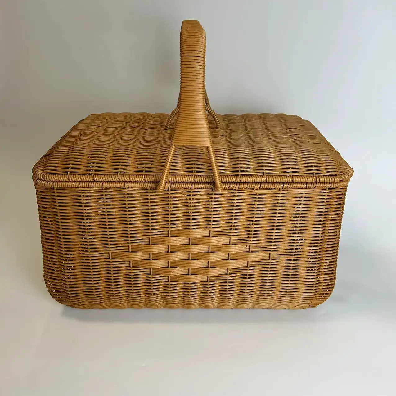 

Большая прямоугольная плетеная корзина для хранения с крышкой для подношений фруктов и овощей богам и предкам