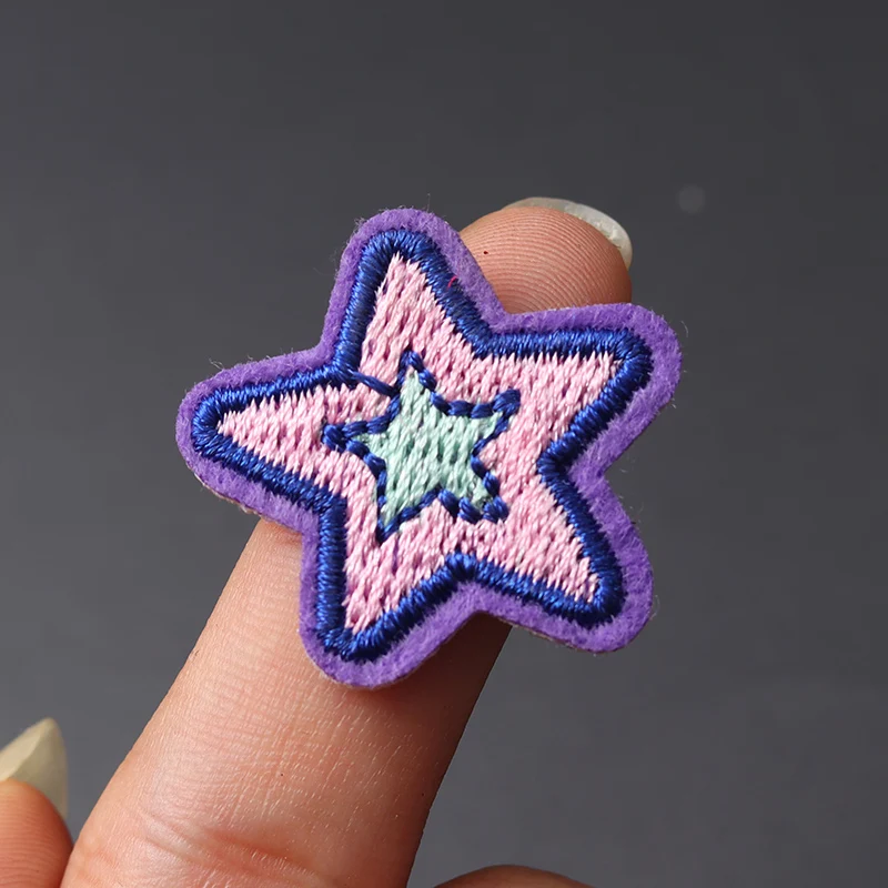 Cinco Pontas Estrela Bordados Patches, Tamanho 2.8x2.8cm, Saco, Jaqueta, Jeans, Desenhos Animados, Ferro On Parch para Roupas, Adesivo de Cola Pequena