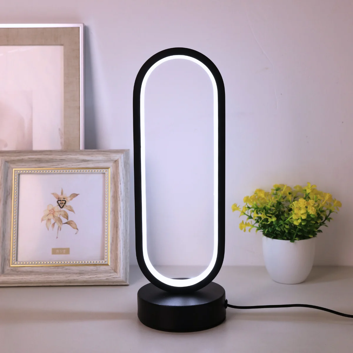 مصباح طاولة LED بيضاوي الشكل،  - مراجعة Desk Setup Minimalist وسعره
