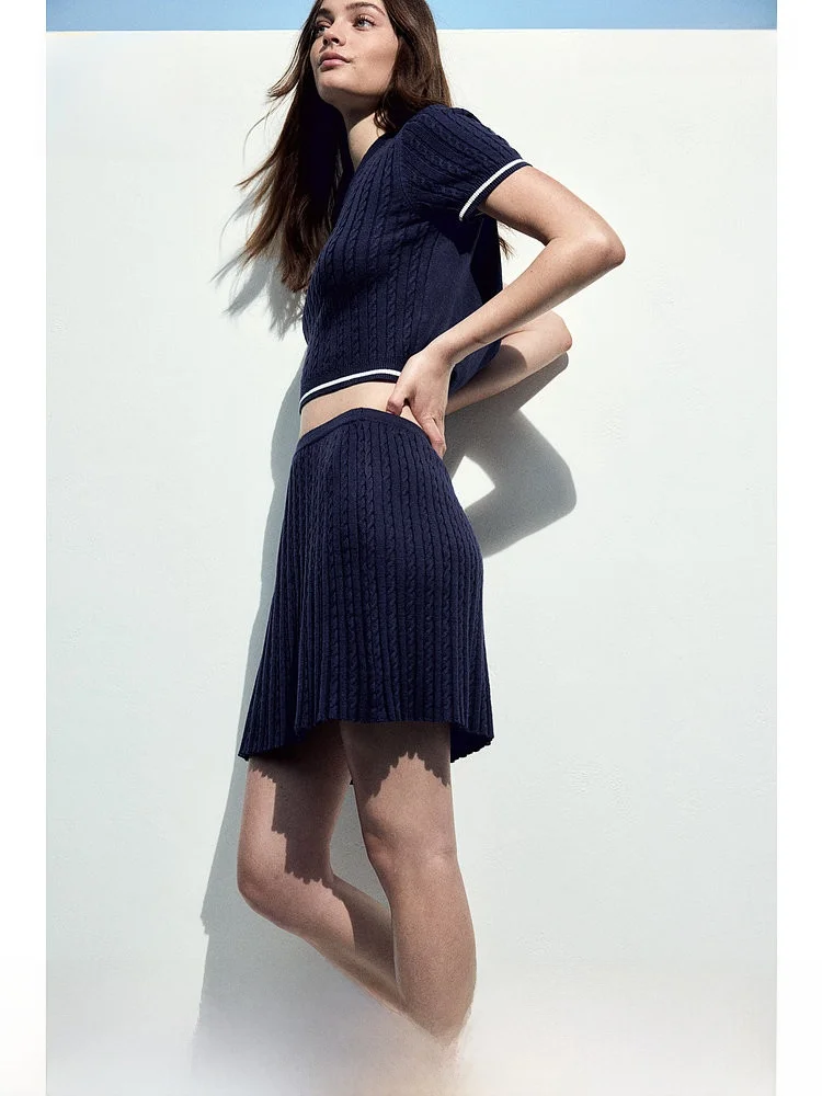 

Женская вязаная юбка H&M с цветочным узором, комфортная, облегающая, короткая, микро-клеш, весна 2025, средняя талия, хлопок 60%, акрил 40%