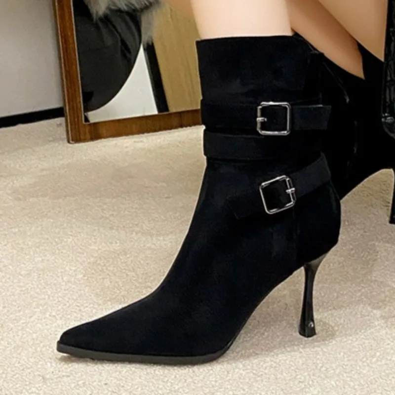 

Модные короткие сапоги для женщин, осень 2021, новые профессиональные французские универсальные легкие ботинки челси на шпильке с острым носком, тренд